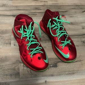 Nike Lebron 10 Christmas Day.